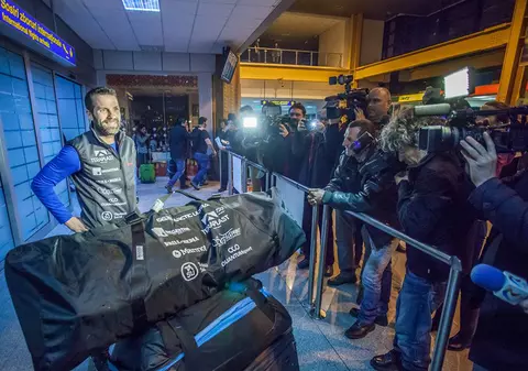 Tibi Ușeriu s-a întors acasă! Primire emoționantă pentru cel mai puternic român | IMAGINI IMPRESIONANTE