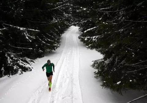 Românul Tibi Uşeriu conduce cursa 6633 Ultra de la Polul Nord! În urma sa sunt alţi doi compatrioţi