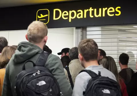 Alertă în Marea Britanie! Cinci suspecți de activități teroriste au fost arestați. Un bărbat a fost reținut pe aeroportul Gatwick