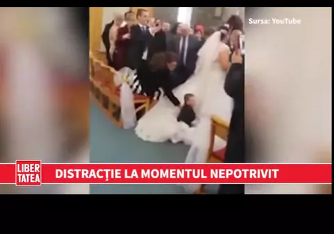 Un copil sare pe rochia miresei | VIDEO