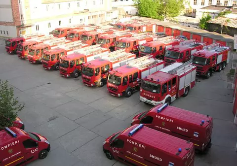 Cum profită escrocii de tragedia de la Clubul ”Colectiv” | Falși pompieri fac controale până și în biserici