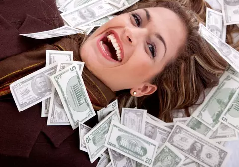 Zodiile feminine cu noroc la bani și sfaturi pentru cele risipitoare