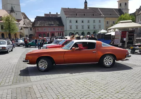 "Retro Parada Primăverii" organizată în zeci de oraşe din ţară! GALERIE FOTO