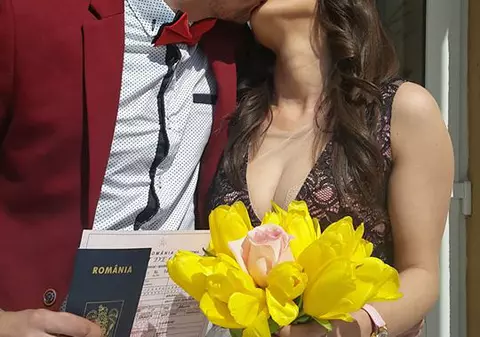 Doi concurenţi de la "Mireasă pentru fiul meu" s-au căsătorit. Imagini de la cununia civilă