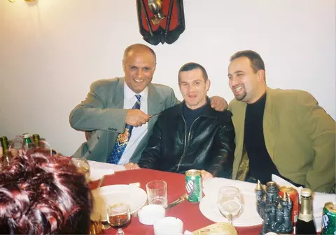 Decedat joi, unul dintre cei mai temuți interlopi a îndreptat sabia și spre Leonard Doroftei! ”A petrecut ultimele luni la mine la restaurant, la masa asta!” FOTO
