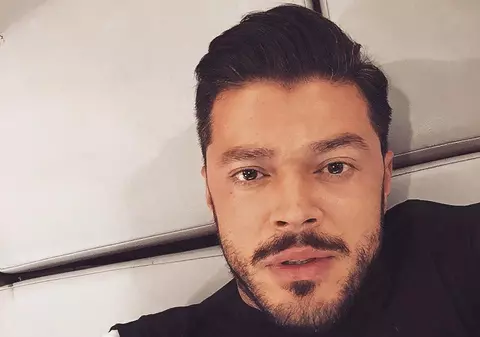 Victor Slav, distrus după înmormântarea bunicului său! A stat singur şi nu a vorbit cu nimeni!