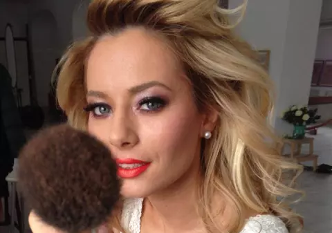 Laura Cosoi le-a împărtăşit şi fanilor vestea! "Vine barza"