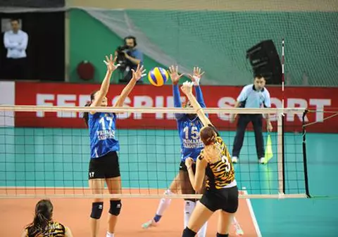 Pas greşit pentru "tigroaice". CSM Bucureşti a pierdut finala Cupei României la volei