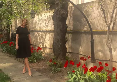 Valentina Pelinel, luată la rost de fani! "De ce te îmbraci numai în negru?"