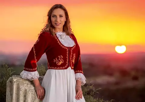 Mister dezvăluit! De ce poartă mereu Iulia Vântur rochie albă la duelul de la "Ferma Vedetelor"