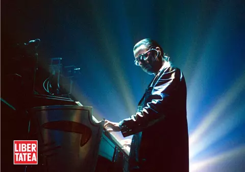 COLABORARE MUZICALĂ INEDITĂ ÎNTRE JEAN MICHEL JARRE SI EDWARD SNOWDEN / VIDEO