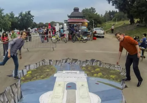 Artistul Daniel Relenschi a fost diagnosticat cu cancer! La 30 de ani, i-a căzut părul şi nu se mai poate deplasa