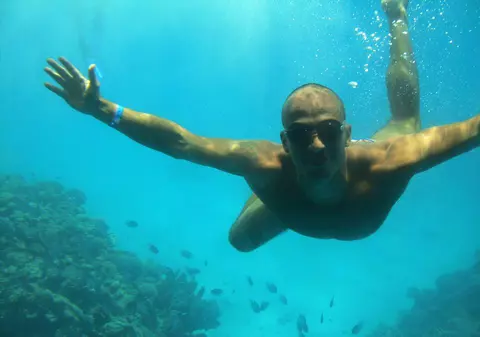 Înoată câte 7 km zilnic la Alexandreea Club ca să doboare un record mondial de traversare a Canalului Mânecii!