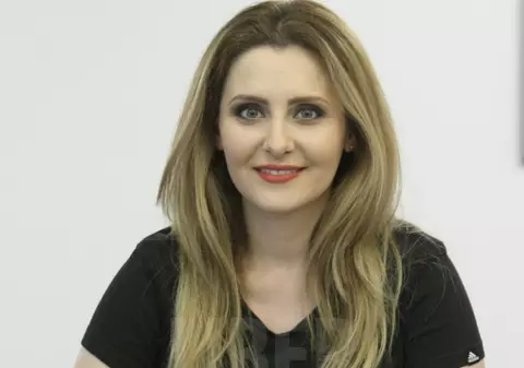 EXCLUSIV/ Numără zilele cu bagajul la ușă! Alina Sorescu nu mai așteaptă Paștele, ci copilul!