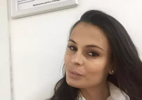 A ajuns la maternitate cu bagajul făcut, în speranţa că va aduce pe lume al cincilea copil! Anca Serea a avut însă parte de o surpriză uriaşă! Vedeta nu a născut!