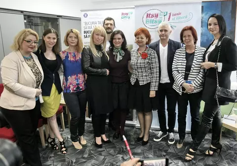 Sfatul specialiștilor! Părinți, petreceți minim o oră de calitate pe zi cu copiii voștri!