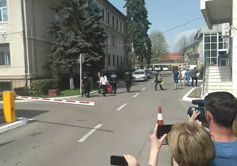 Percheziții la ghicitoarele din Ploieşti! Mai multe persoane, acuzate de înșelăciune și șantaj! A fost nevoie de intervenţia ambulanţei! GALERIE FOTO