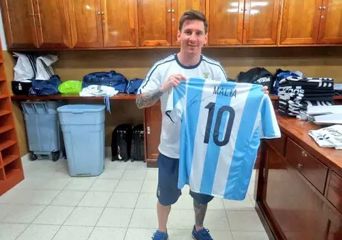 Leo Messi le-a trimis cadouri cu autograf fetelor lui Barack Obama