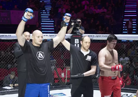 Un fost sergent US Air Force este arbitru de MMA în România. Cum s-a îndrăgostit de țara noastră