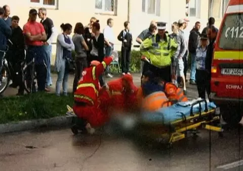 Grav accident în Curtea de Argeş! O fetiţă de 12 ani, spulberată pe trecerea de pietoni!