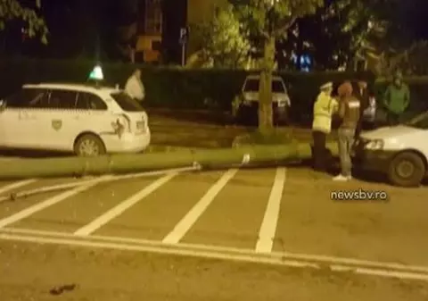 Accident neobişnuit în Braşov! Un troleibuz a pus la pământ trei stâlpi de electricitate!