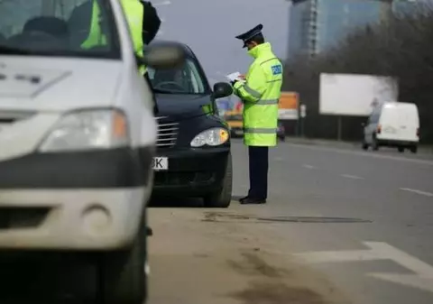 Amenzi de peste 2,6 milioane de lei date de polițiști în ultimele 24 de ore. Peste 600 de permise de conducere, reţinute
