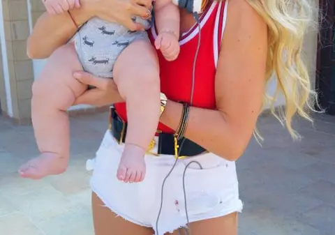 Înainte de botez, Andreea Bănică i-a făcut un alt “botez” băiețelului său! “Noah a vrut să meargă cu mami să vadă fete” | VIDEO