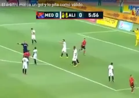 Așa ceva n-ai mai văzut până acum- un arbitru a dat gol!