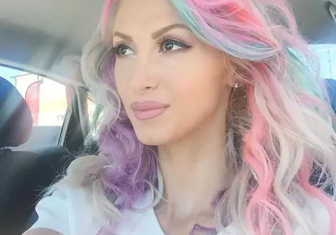 Andreea Bălan, din nou blondă. A renunţat, în sfârşit, la părul curbeu