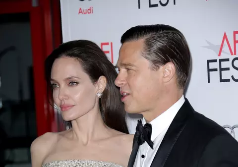 Scandalul ANULUI la Hollywood! Brad Pitt ar mai avea doi copii cu o cântăreață rock! Angelina Jolie i-a cerut soțului ei să facă testul de paternitate, însă el a refuzat!