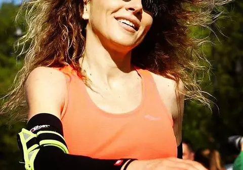 Carmen Brumă elucidează dilema! De ce aleargă cu părul desfăcut