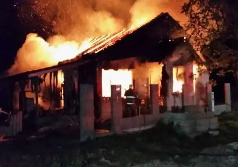 Incendiu de proporții la Suceava. Un cuplu a ars de viu în casă | VIDEO