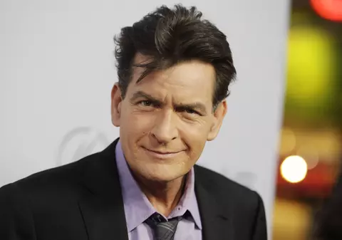 Acuzații grave la adresa lui Charlie Sheen | Și-a amenințat cu moartea fosta logodnică