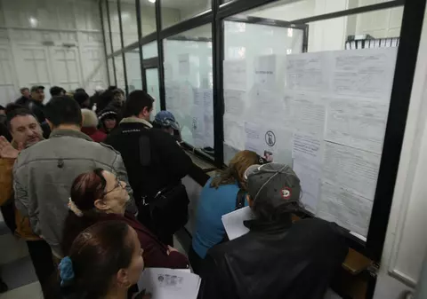 EXCLUSIV / Românii care lucrează în străinătate și-ar putea procura mai repede documentele