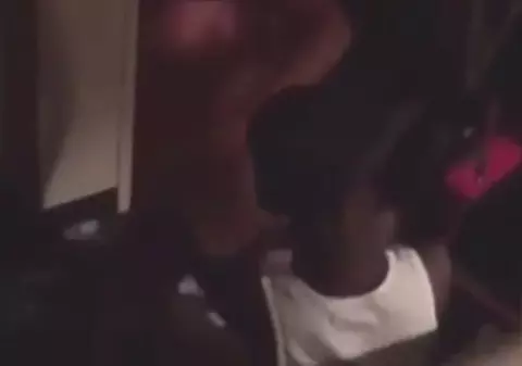 Scandalos! O mamă a angajat o femeie să facă striptease la aniversarea de opt ani a fiului ei / VIDEO