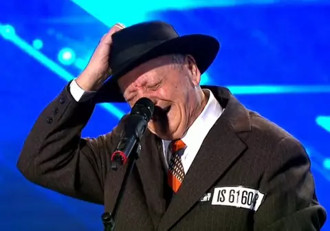 A ridicat sala în picioare! Cu ce talent a impresionat acest bătrânel pe scena "Românii au talent"