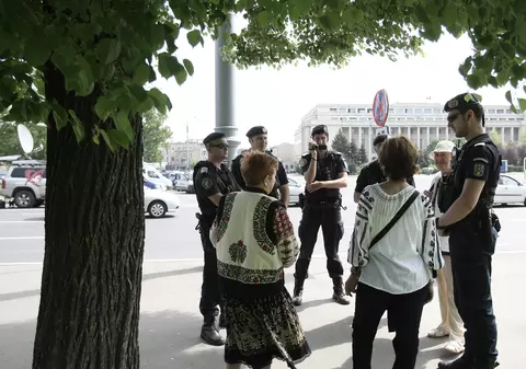 La ”mineriada de catifea”, Jandarmeria a legitimat şi filmat trei ”teroriste” pensionare
