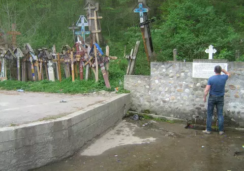 Fântâna din care beau apă morții!