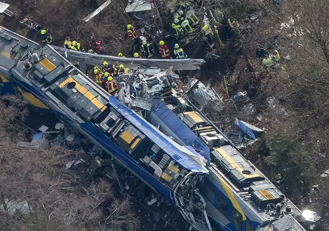 Accident feroviar în Germania: Controlorul de trafic se juca pe telefonul mobil în momentul tragediei