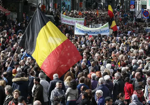 Omagiu pentru victimele atentatelor din Bruxelles, într-un "marș împotriva terorii și a urii"