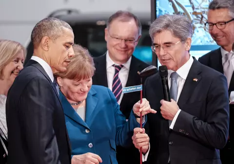 Propunere inedită: Barack Obama vrea să o învețe pe Angela Merkel să joace golf