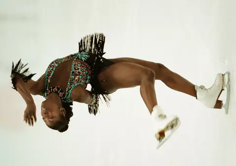 EXCLUSIV / Interviu savuros cu Surya Bonaly, una dintre marile campioane ale patinajului, vegetariană convinsă: ”Cum să mănânc pui, când eu mă jucam cu găina mea în curte? E ca și cum mi-aș mânca prietenii”. Franțuzoaica vine în România pentru ”Dracula pe gheață”