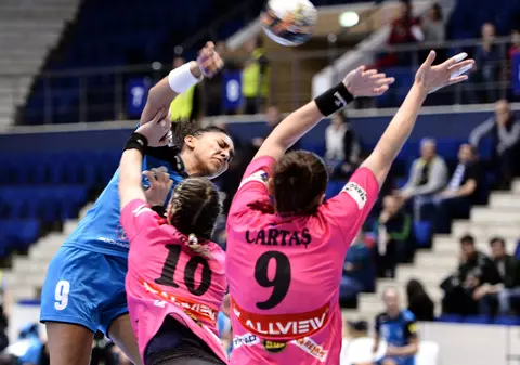 Handbalistele de la Corona Braşov au pierdut turul semifinalelor Cupei EHF