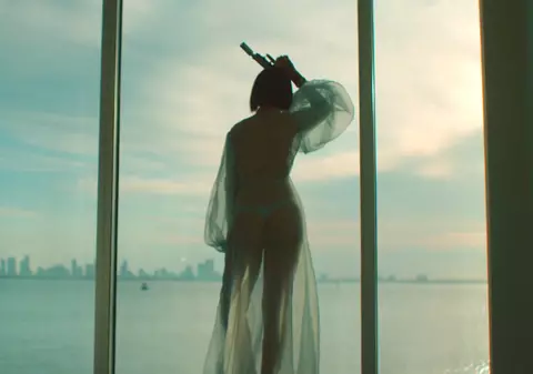 Rihanna, SEXY și REA în noul videoclip! Artista a arătat tot, apărând aproape goală! GALERIA FOTO+VIDEO