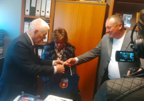 Gigi cu valiza, foștii mari steliști - cu punguța! Bumbescu, Bărbulescu și Radu II le-au dus daruri belgienilor