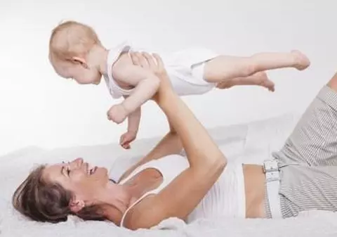 Indemnizaţia pentru creşterea copilului, prelungită până la sfârşitul anului, dacă expiră în starea de alertă