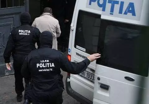 UPDATE: Interlopi din clanul "Duduianu", acuzați de şantaj şi cămătarie | ”Pian” și ”Seif” au fost reținuți