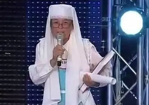 “Măicuţa Cosmică”, suprinsă pe străzile din Deva şi Hunedoara