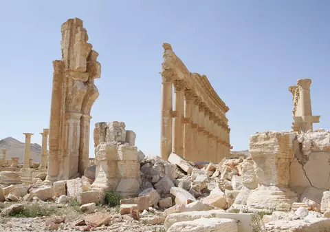 O groapă comună, descoperită în Palmira. Câţi oameni au îngropat aici membrii ISIS