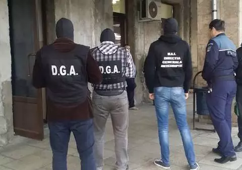 Zeci de percheziţii DIICOT la Regionala CFR Timişoara! Furt de motorină în valoare de 1.000.000 de euro
